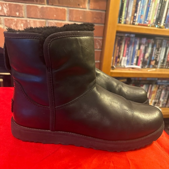 WOW POSHMARK - Authentic UGG Leather Boots - Picture 6 of 16